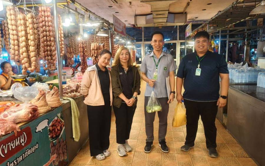 กองสาธารณสุขและสิ่งแวดล้อม ร่วมกับโรงพยาบาลจัตุรัส ลงพื้นที่เก็บตัวอย่างอาหารเพื่อส่งตรวจหาสารปนเปื้อน ณ ตลาดชุมชนตำบลหนองบัวใหญ่