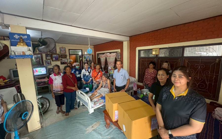 มอบผ้าออ้อมผู้ใหญ่ให้กับผู้สูงอายุที่มีภาวะพึ่งพิงในพื้นที่ตำบลหนองบัวใหญ่