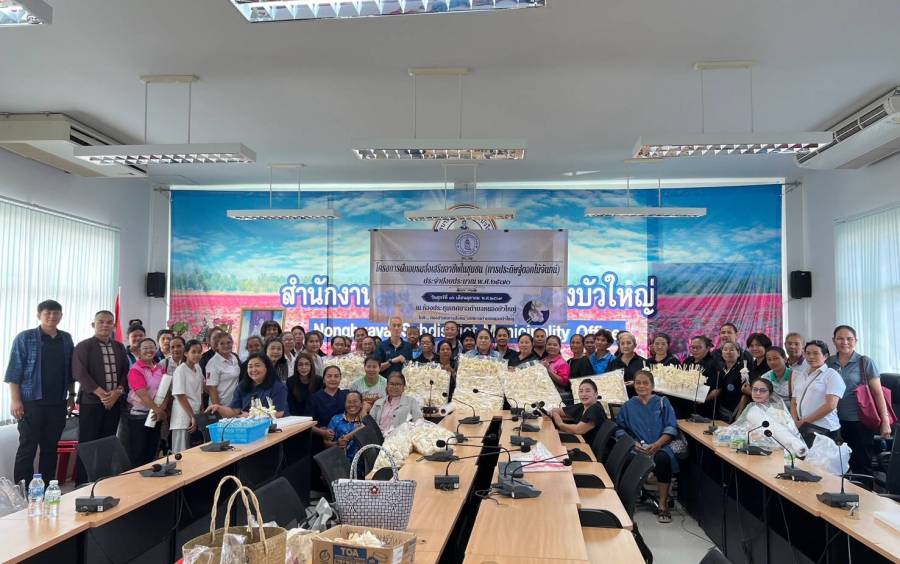 กองสวัสดิการสังคม ได้ดำเนินโครงการฝึกอบรมส่งเสริมอาชีพในชุมชน (การประดิษฐ์ดอกไม้จันทน์) ประจำปีงบประมาณ พ.ศ. 2570