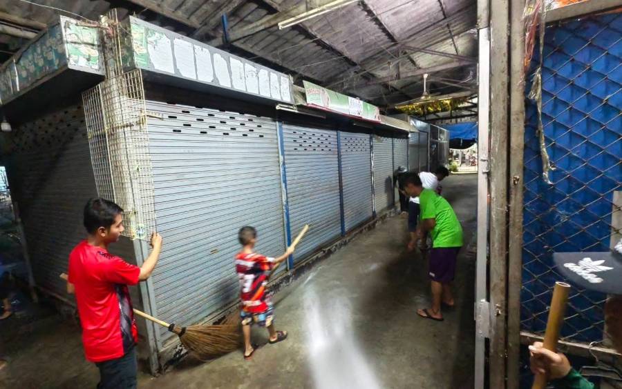 เทศบาลตำบลหนองบัวใหญ่ดำเนินการล้างทำความสะอาดตลาดชุมชนหนองบัวใหญ่