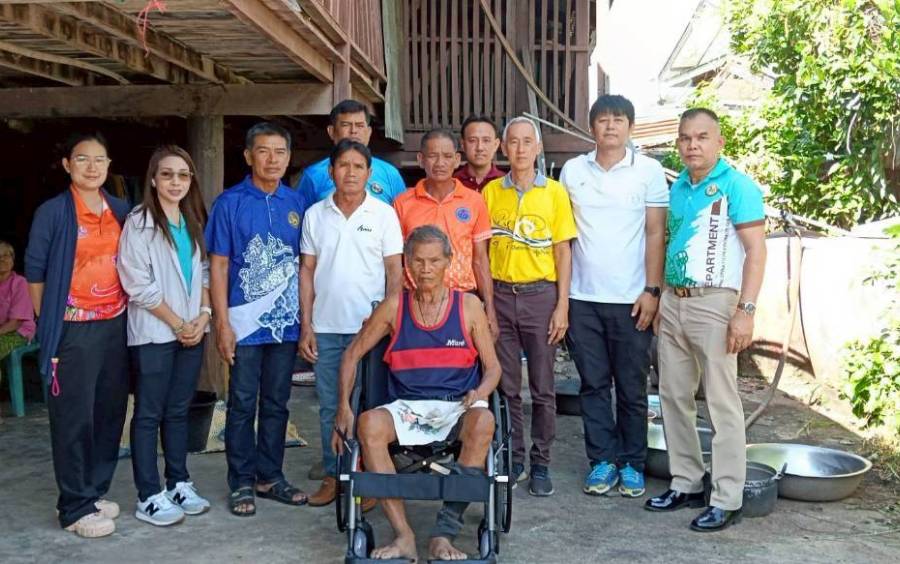 มอบรถเข็นวีลแชร์ เพื่อพัฒนาคุณภาพชีวิตที่ดีและอำนวยความสะดวกสำหรับคนพิการ จำนวน 10 คัน ประจำปีงบประมาณ พ.ศ. 2568